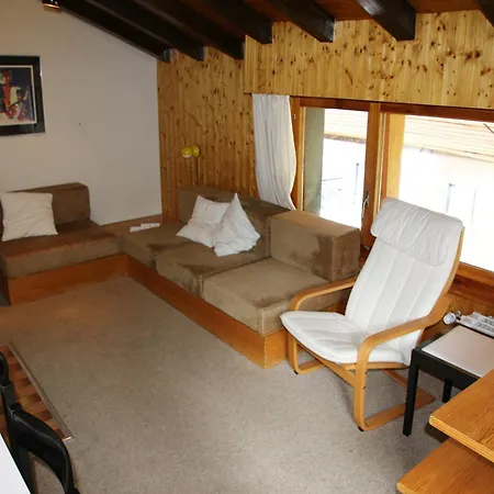 In With Mountain Views 维松纳